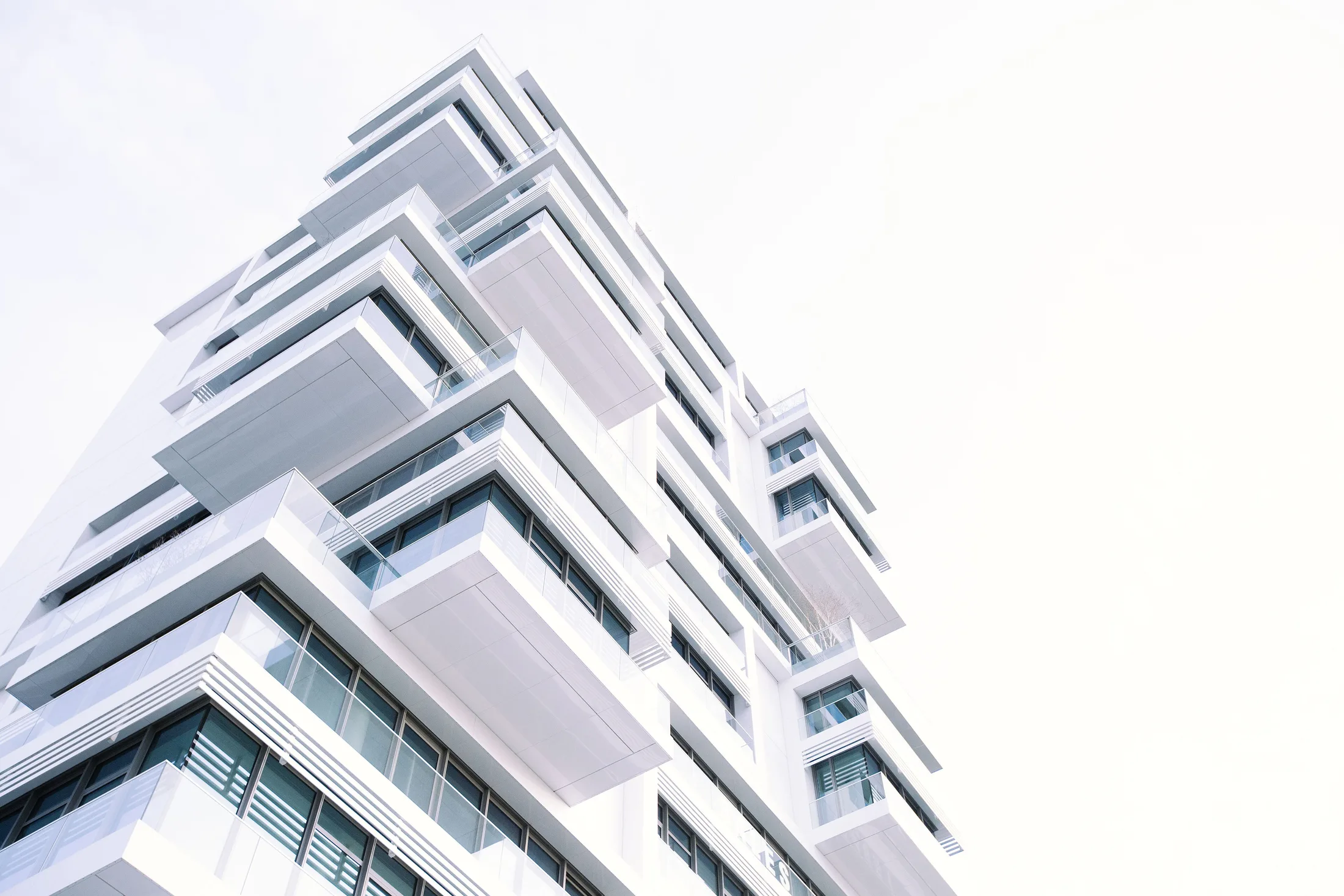 Fachada de un edificio de viviendas de construccion reciente